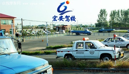 갲{У