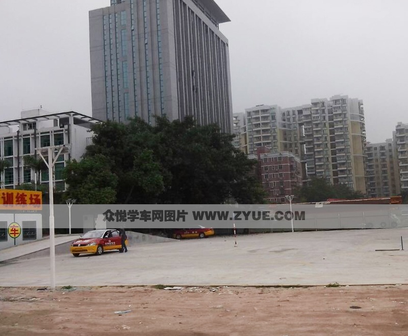 安順康駕校上坡路場地
