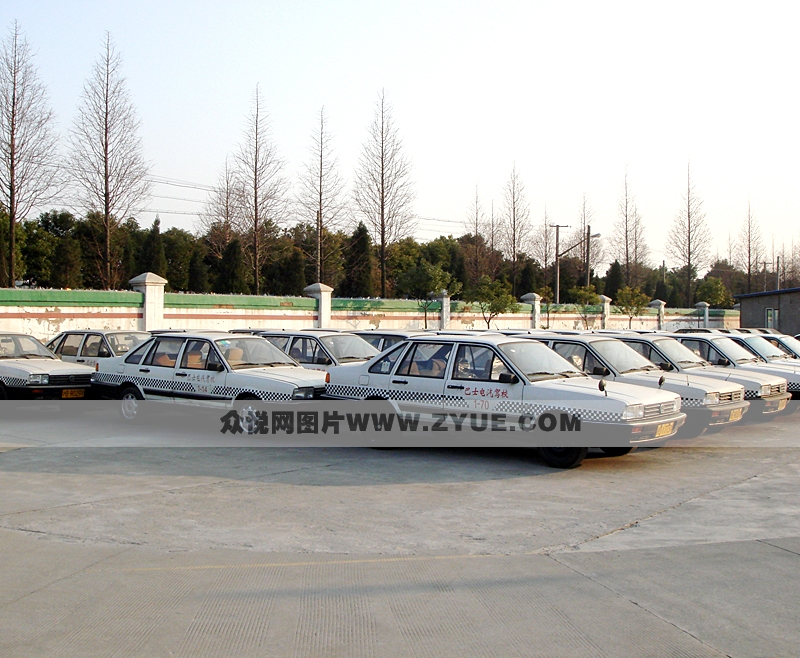 巴士駕校普桑教練車(chē)