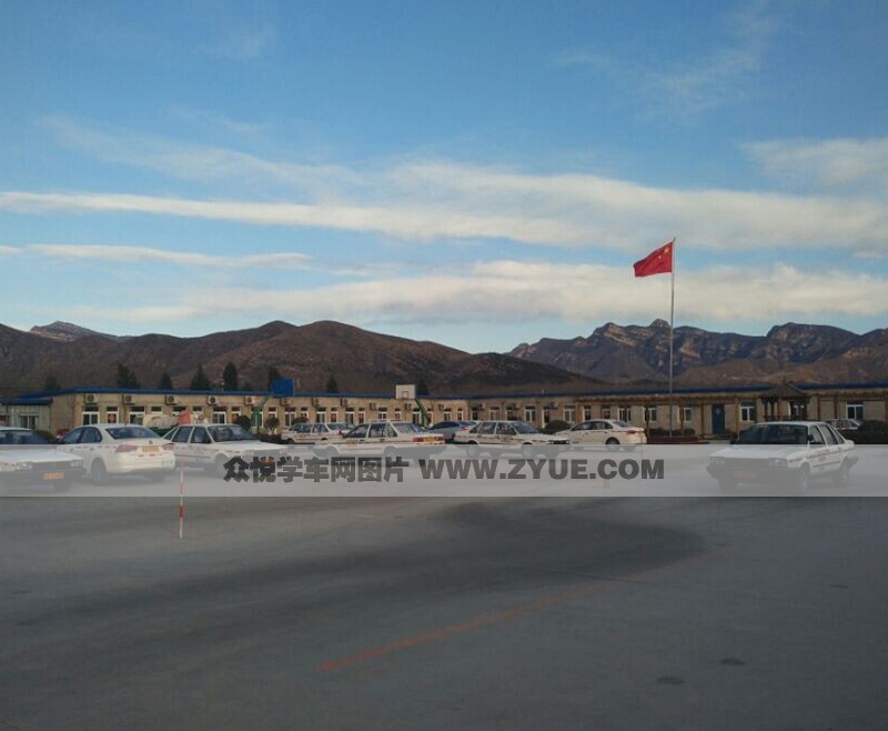 平鶴駕校訓(xùn)練場(chǎng)地