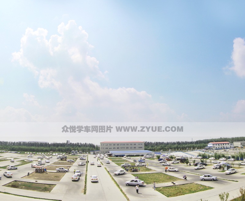 地苑駕校大型學(xué)車(chē)場(chǎng)地