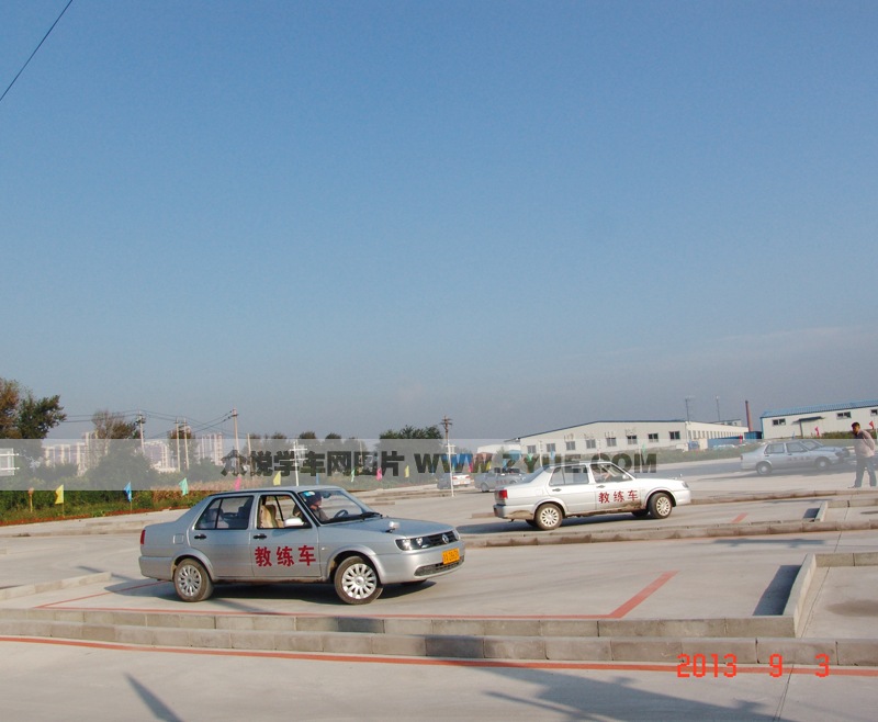 聯(lián)運(yùn)駕校側(cè)方停車場地