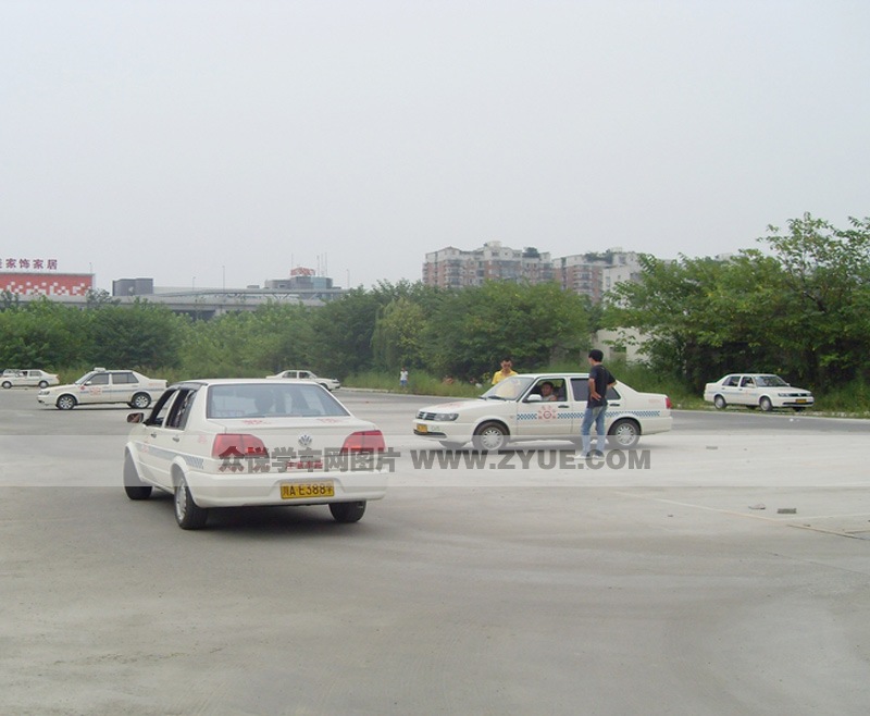 乘風(fēng)駕校倒車入庫(kù)場(chǎng)地