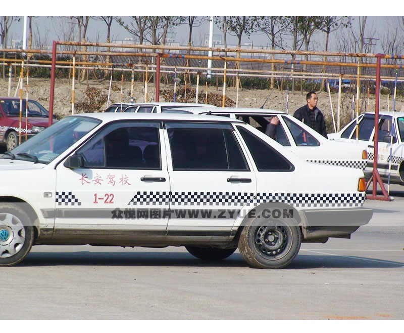 長(zhǎng)安駕校普桑教練車