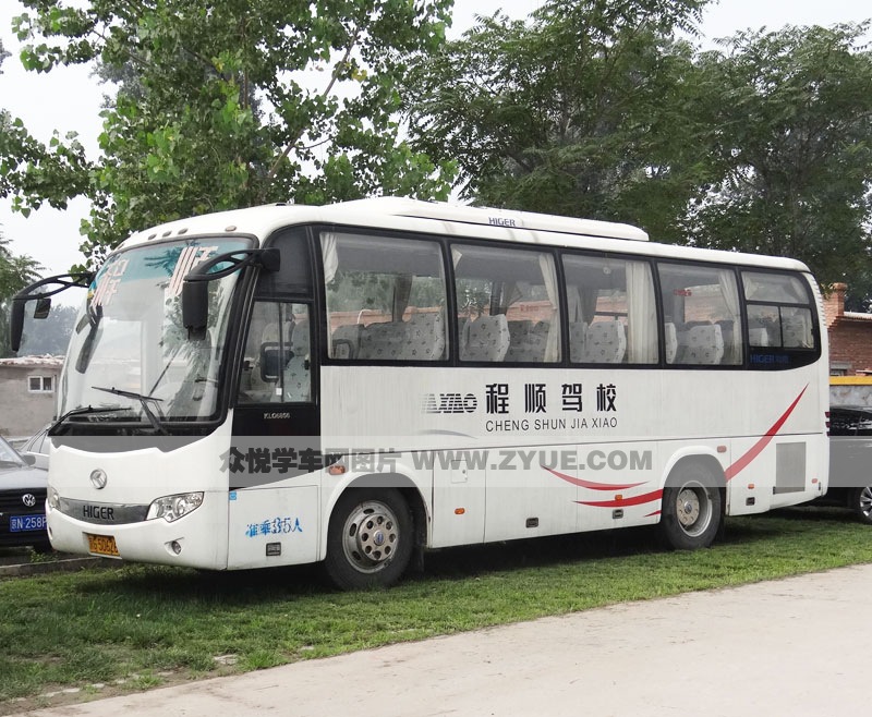 程順駕校學(xué)員接送車