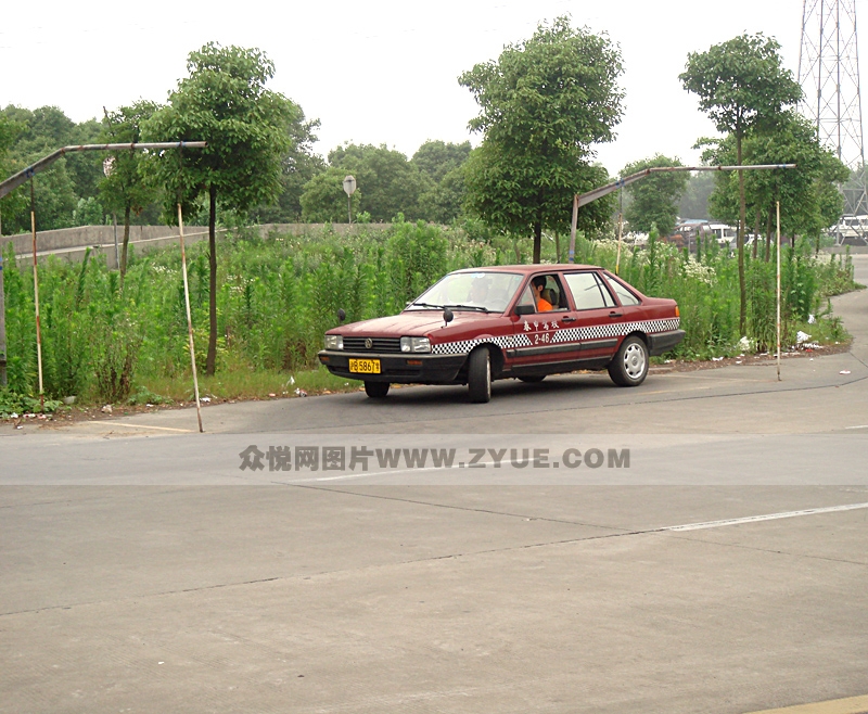 春申駕校模擬側(cè)方停車(chē)