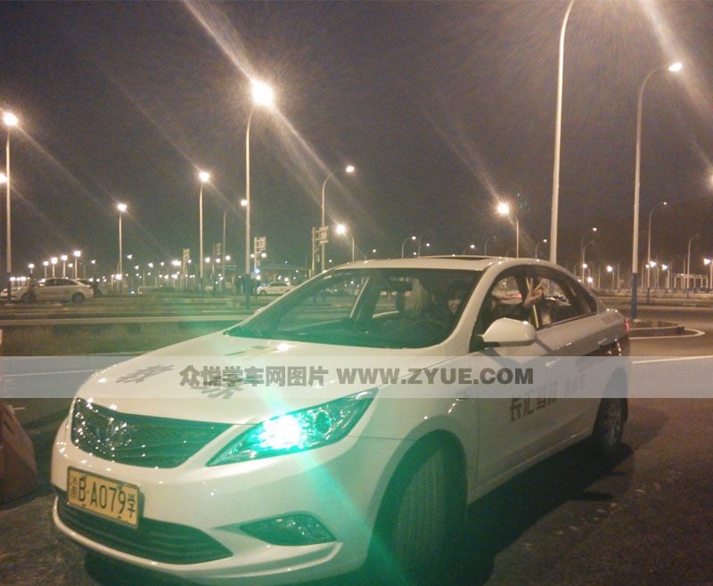 長(zhǎng)匯駕校夜間學(xué)車場(chǎng)地