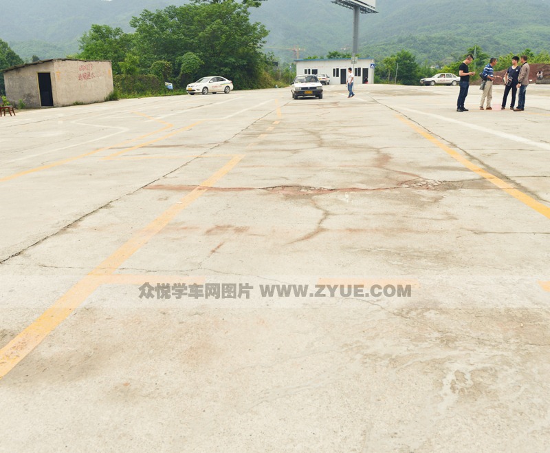 泰安駕校側(cè)方位停車場地2