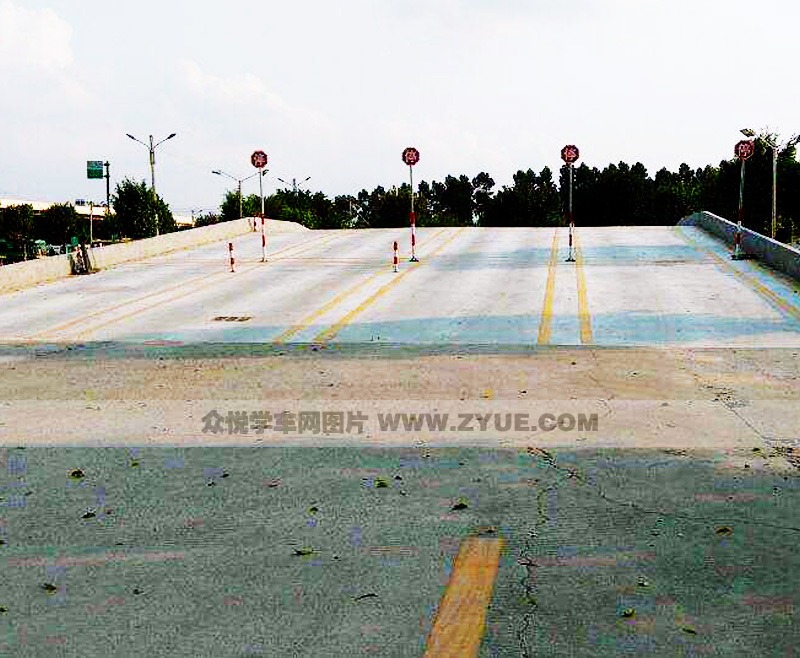 廣州警輝駕校坡道定點(diǎn)停車(chē)和起步場(chǎng)地