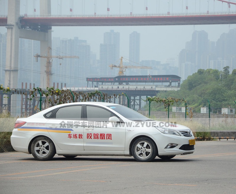 重慶鳳凰駕校教練車(chē)3