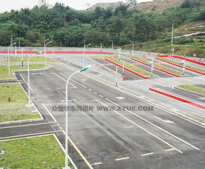 重慶鳳凰駕校坡道定點停車和起步考試場地