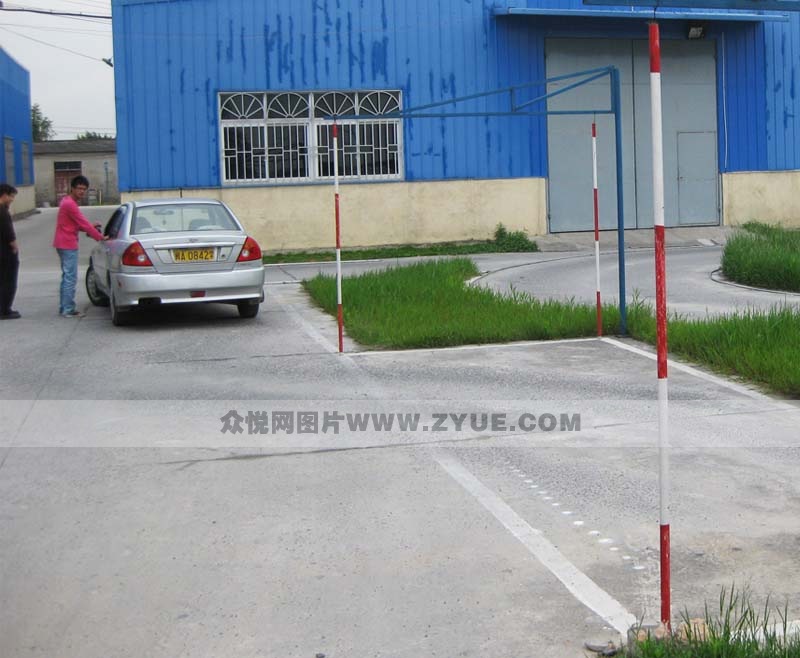 三邦駕校側(cè)方停車教學(xué)現(xiàn)場(chǎng)