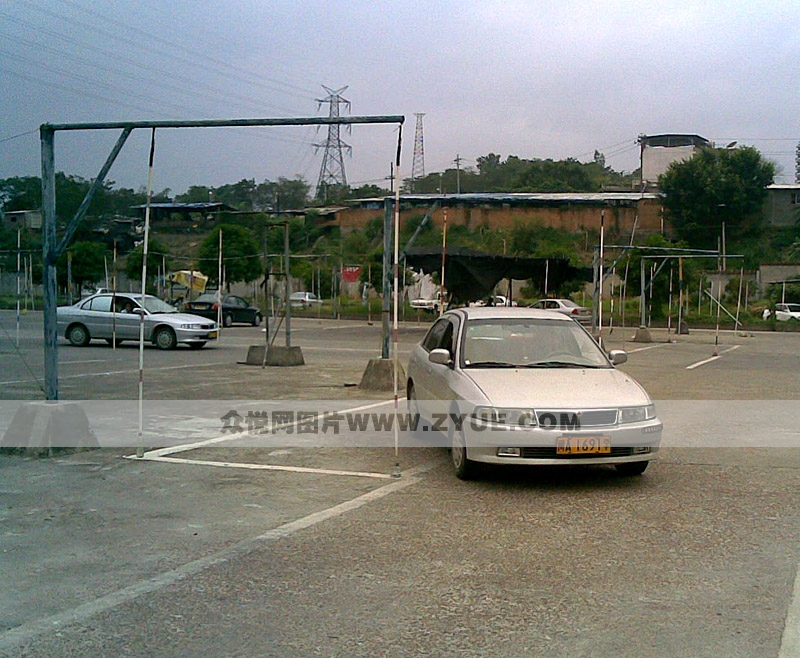 順程駕校模擬側(cè)方停車(chē)1