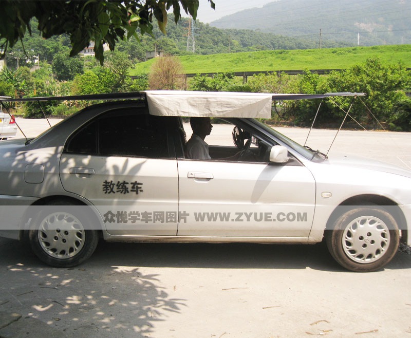 順程駕校教練車側(cè)面