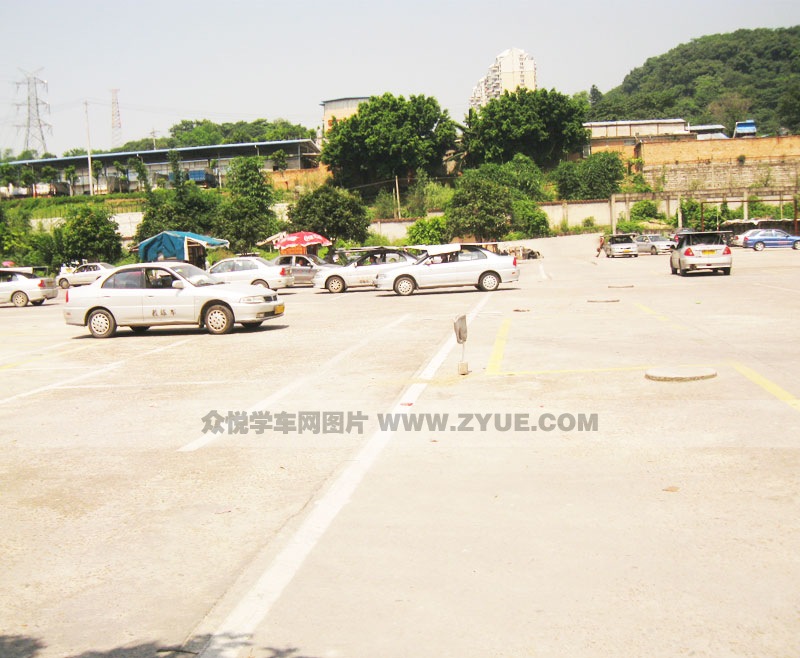 順程駕校圓餅路場(chǎng)地