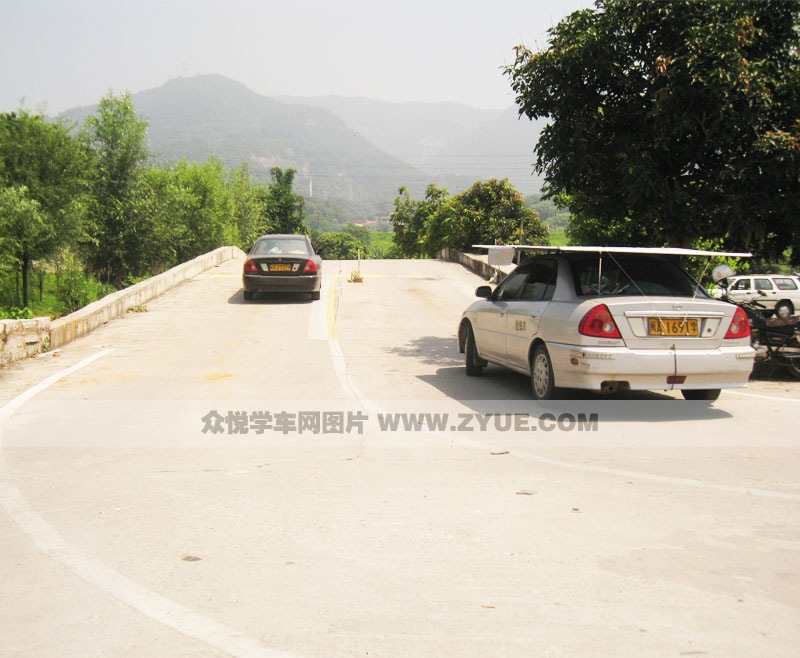順程駕校上坡路學(xué)車(chē)場(chǎng)地