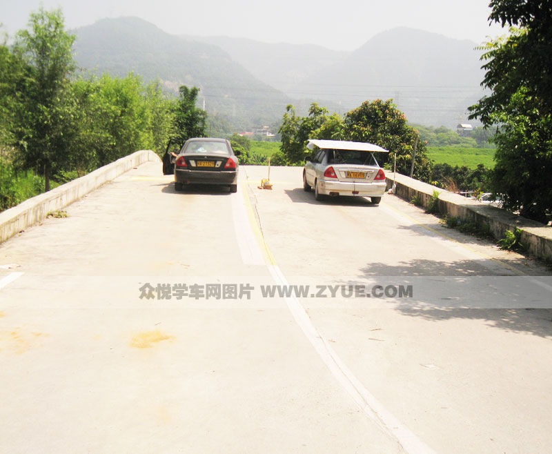 順程駕校上坡路定點(diǎn)停車(chē)與起步場(chǎng)地