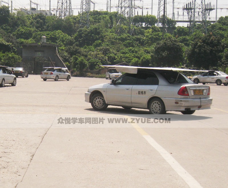 順程駕校直角轉(zhuǎn)彎練車(chē)場(chǎng)地