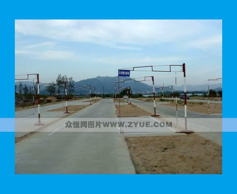 安吉駕校側(cè)方停車場(chǎng)地