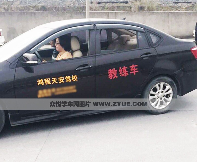 福州鴻程天安駕校學(xué)車(chē)現(xiàn)場(chǎng)