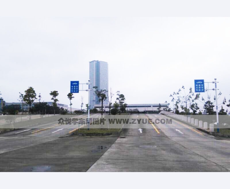 公專駕校坡道定點(diǎn)停車和起步場地
