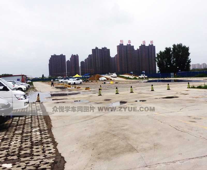 呼和浩特廣利通駕校報名大廳訓(xùn)練場地