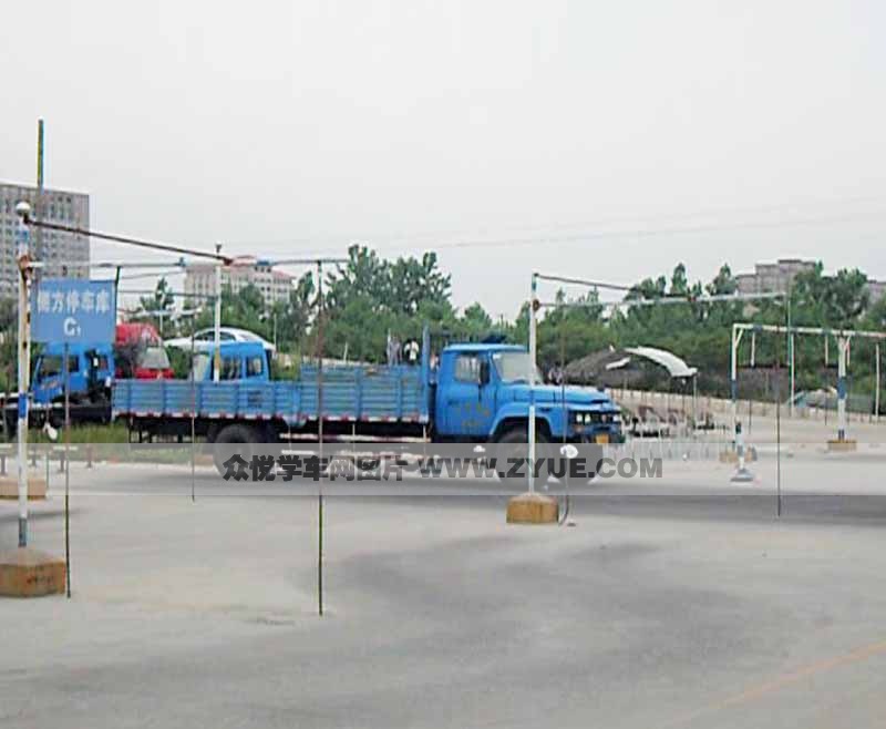 廣運駕校側(cè)方停車庫