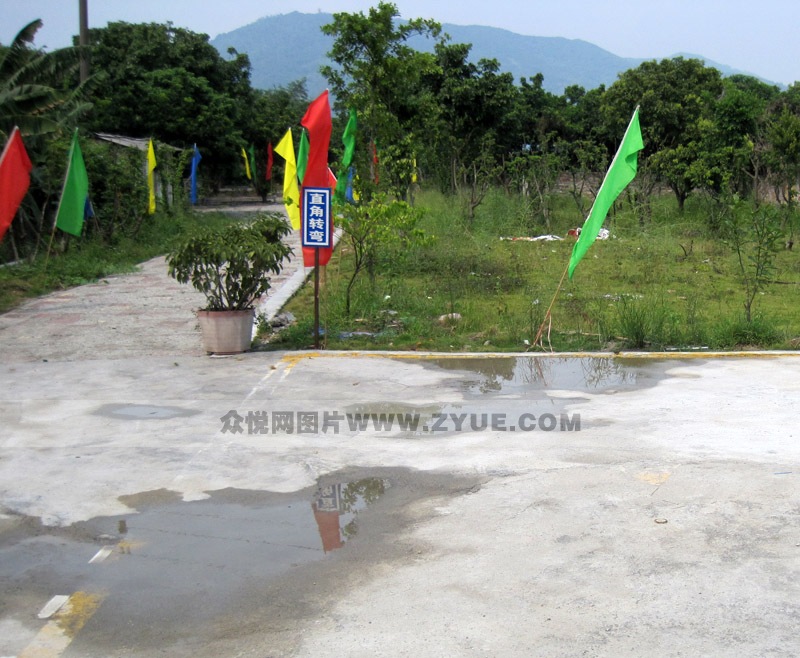 安順駕校直角轉(zhuǎn)彎場地4