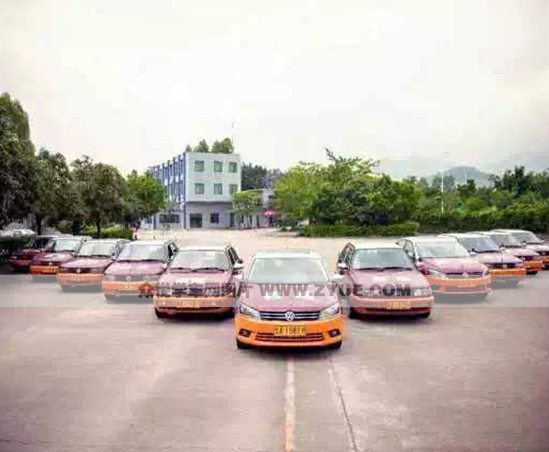四角圍駕校教練車風(fēng)采