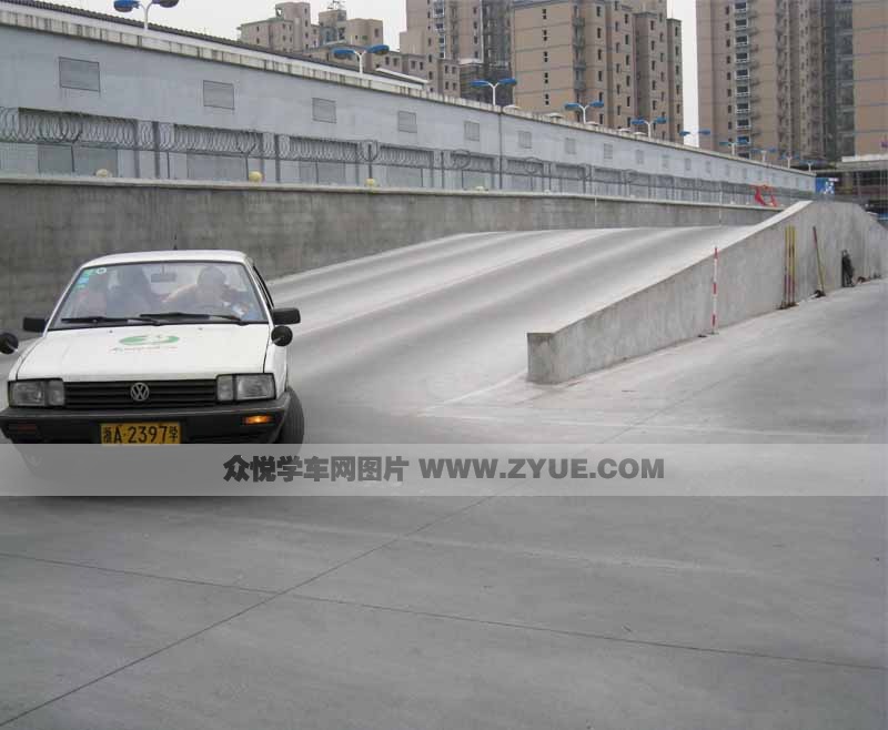 友誼駕校上坡路場(chǎng)地