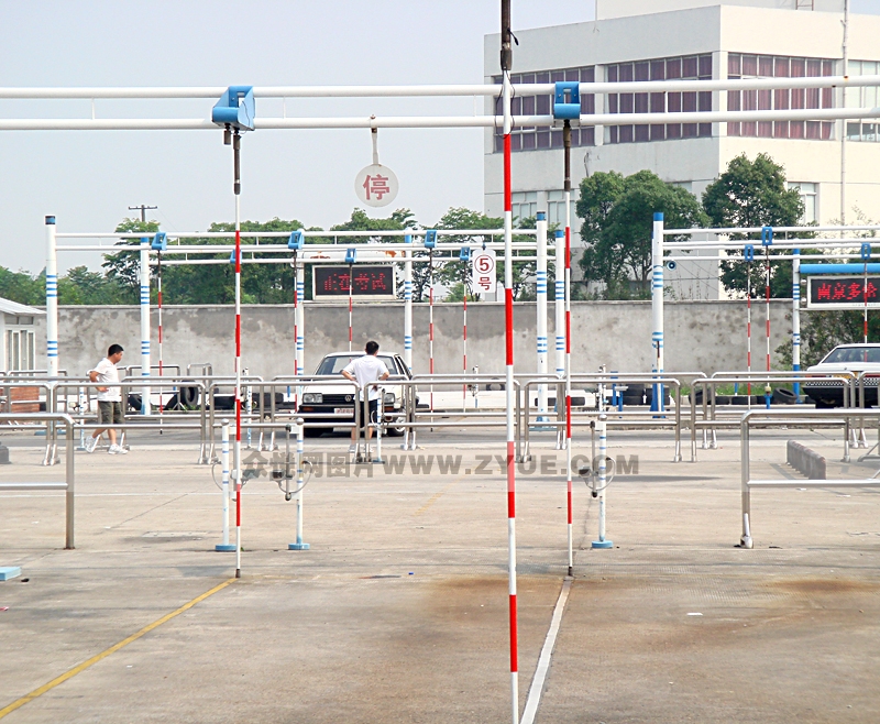 虹港駕校學(xué)員考試現(xiàn)場