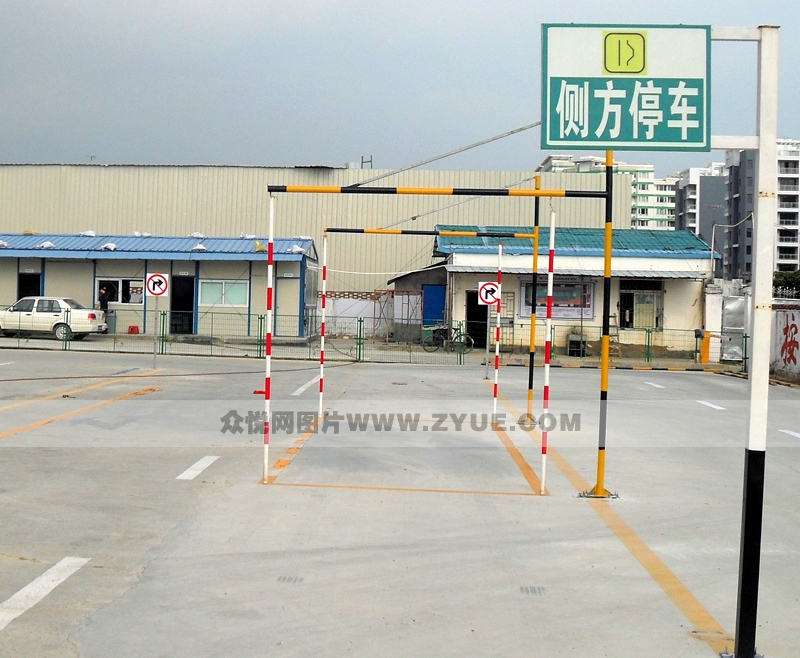 紅之星駕校側(cè)方停車場(chǎng)地