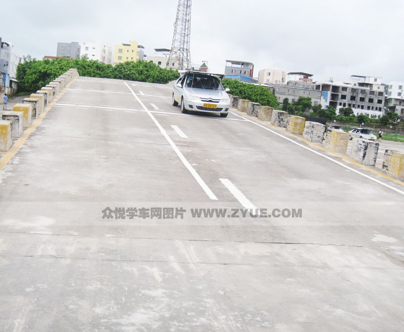 紅之星駕校上坡路學(xué)車場(chǎng)地