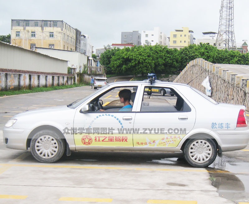 紅之星駕校學(xué)員練車現(xiàn)場(chǎng)