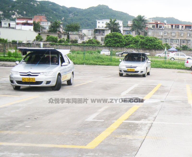 紅之星駕校學(xué)車場(chǎng)地一角