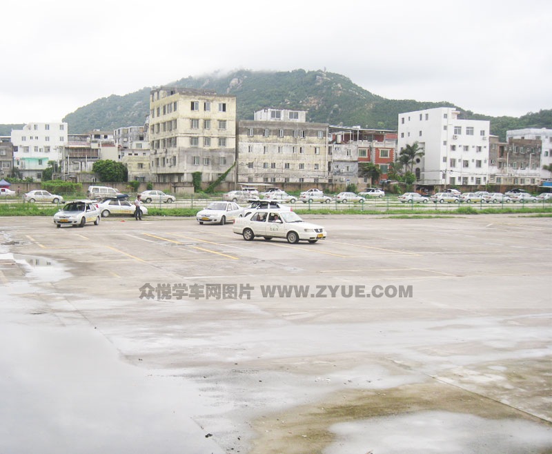 紅之星駕校學(xué)車場(chǎng)地一景