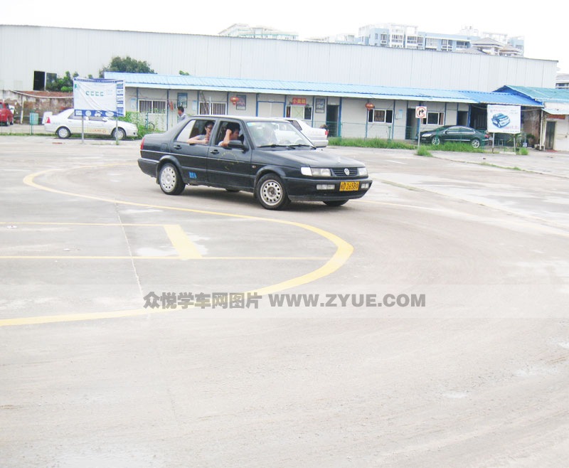 紅之星駕校S路學(xué)員練車場(chǎng)景