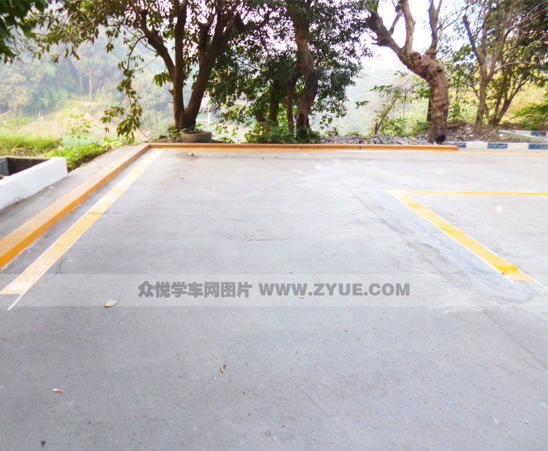 新城駕校直角轉(zhuǎn)彎場地