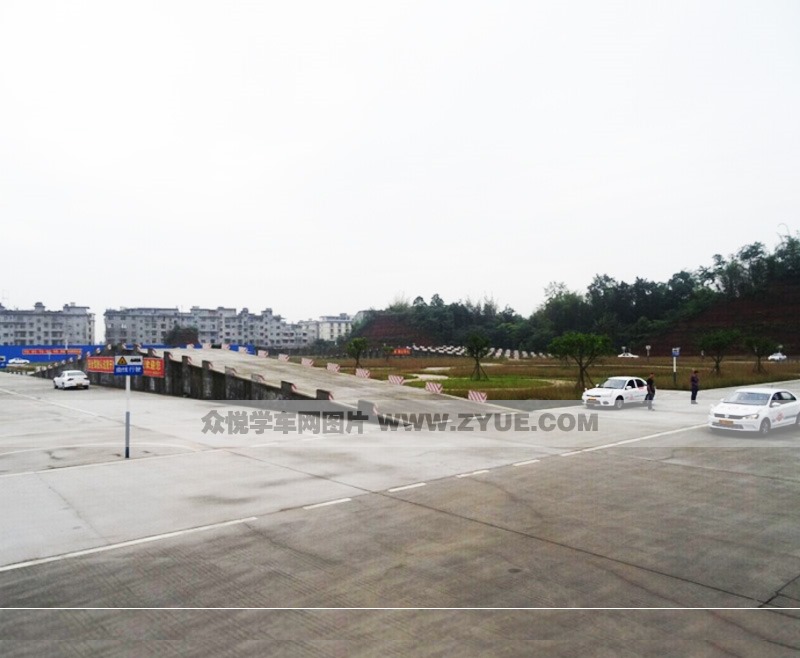 樂山嘉源駕校訓(xùn)練場(chǎng)地風(fēng)采