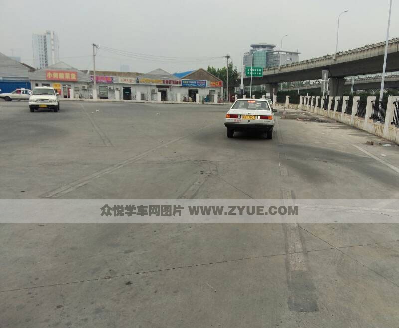金盾駕校練車場(chǎng)地一角