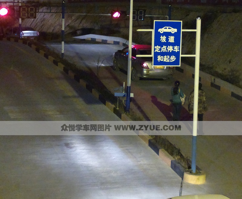凱信駕校夜間上坡路練車場(chǎng)地