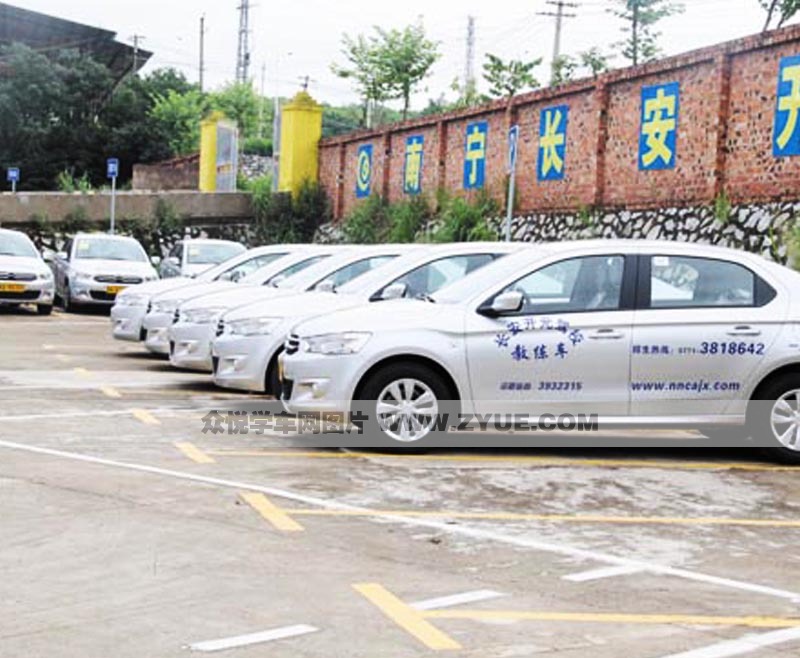 長(zhǎng)安開元駕校教練車展示3