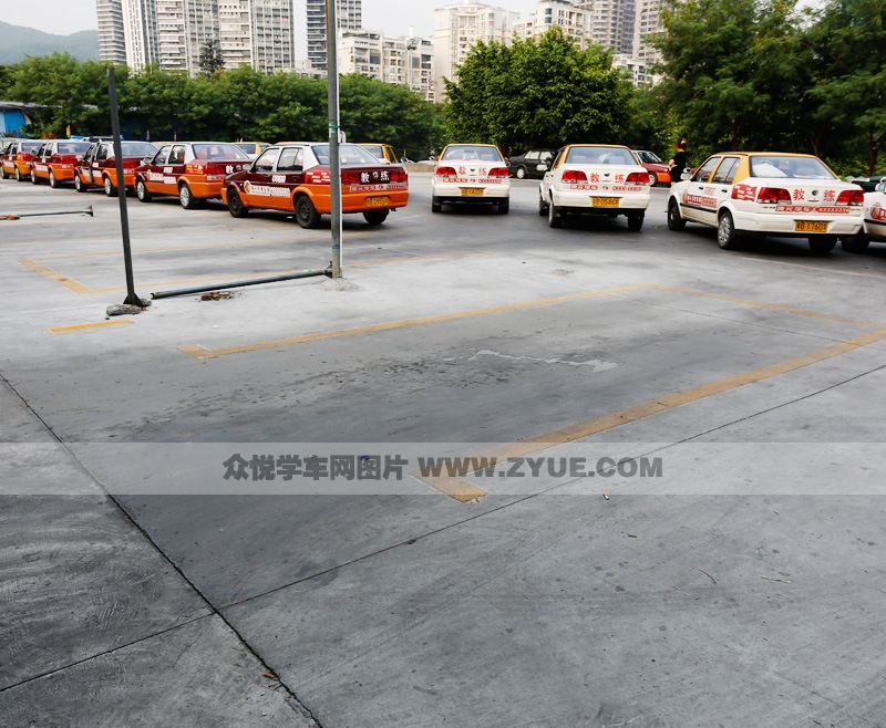 坤元駕校倒車入庫場地