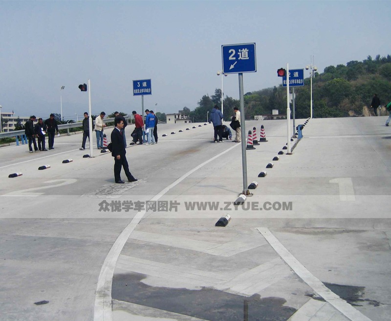 聯(lián)合駕校坡道定點(diǎn)停車與起步場(chǎng)地