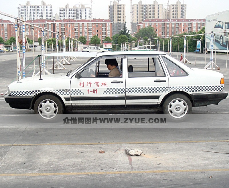 劉行駕校教練車(chē)