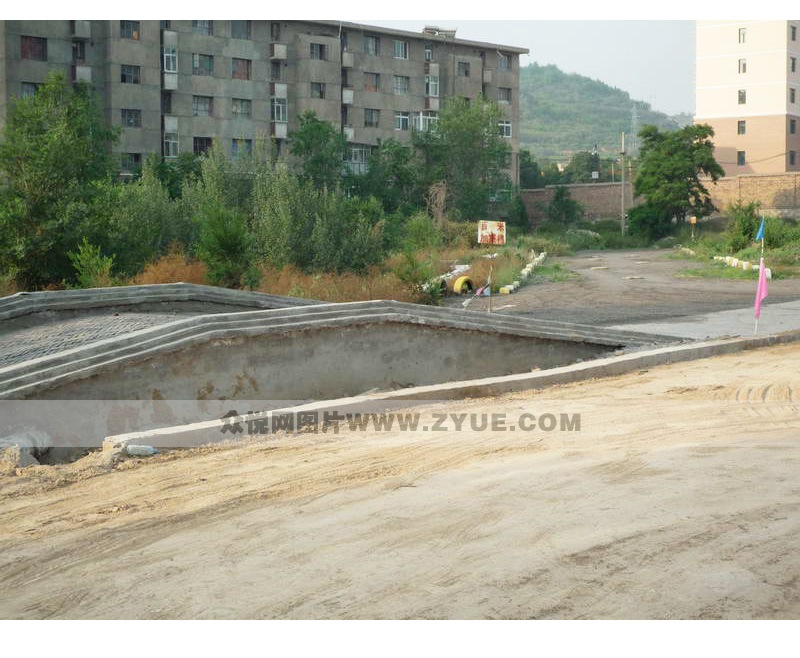 宏光駕校百米加減擋場(chǎng)地
