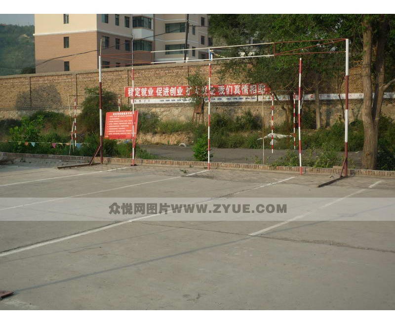 宏光駕校限速通過(guò)限寬門場(chǎng)地