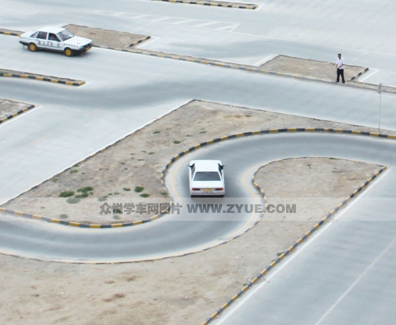 路正駕校訓(xùn)練場S路場地