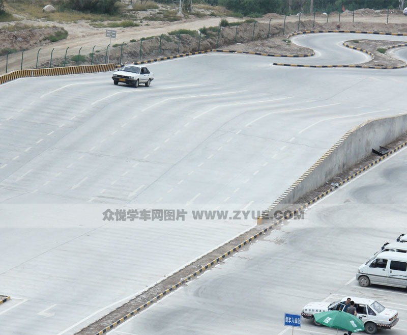 路正駕校訓(xùn)練場上坡路場地