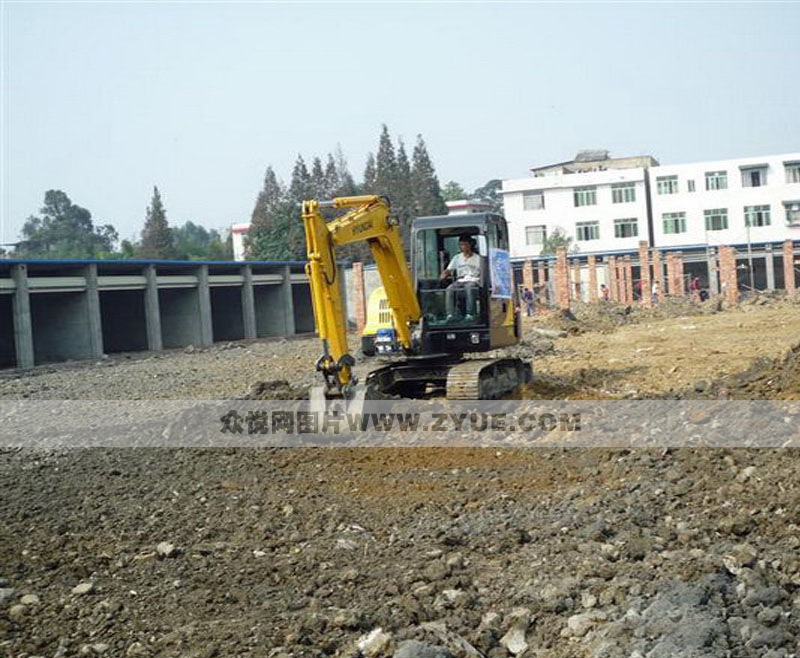 名島駕駛?cè)瞬排囵B(yǎng)基地挖掘機(jī)2